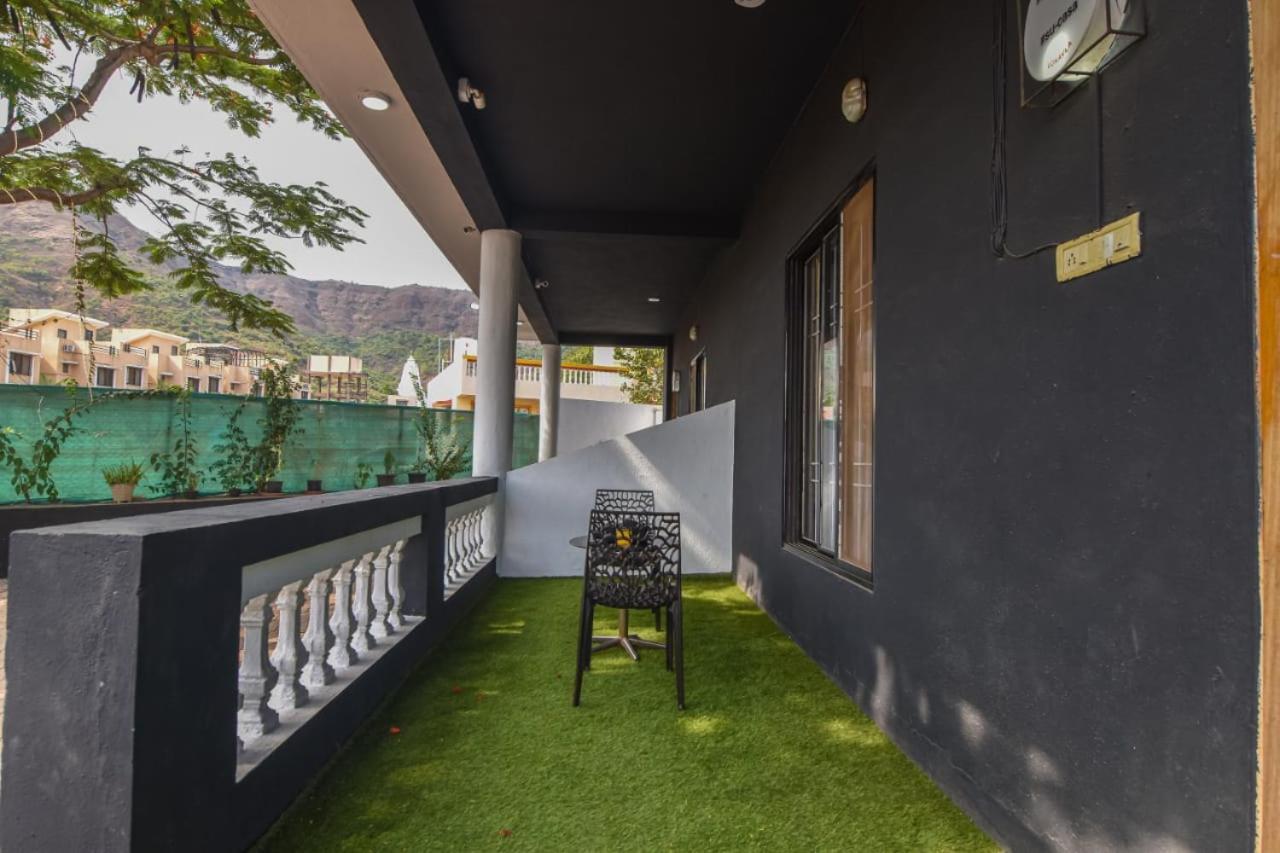 Empyrean Stay Ll 3Bhk Ll Black Horse Villa Ll Ac Ll Private Pool Ll Wifi II Lux Ll Лонавала Екстериор снимка